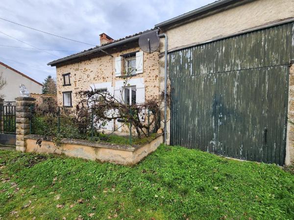 Adriers - Une maison, un autre maison a renover, grange et terrain Adriers