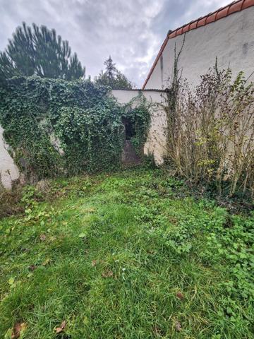 Adriers - Une maison, un autre maison a renover, grange et terrain Adriers