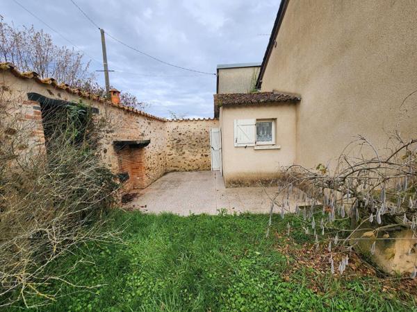 Adriers - Une maison, un autre maison a renover, grange et terrain Adriers