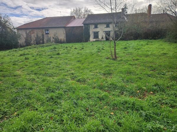 Adriers - Une maison, un autre maison a renover, grange et terrain Adriers