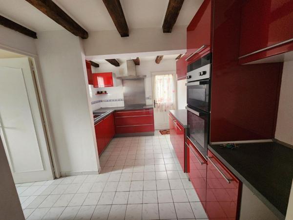 Adriers - Une maison, un autre maison a renover, grange et terrain Adriers