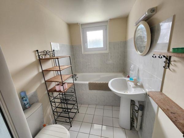 Adriers - Une maison, un autre maison a renover, grange et terrain Adriers
