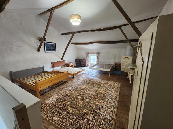 Adriers - Une maison, un autre maison a renover, grange et terrain Adriers