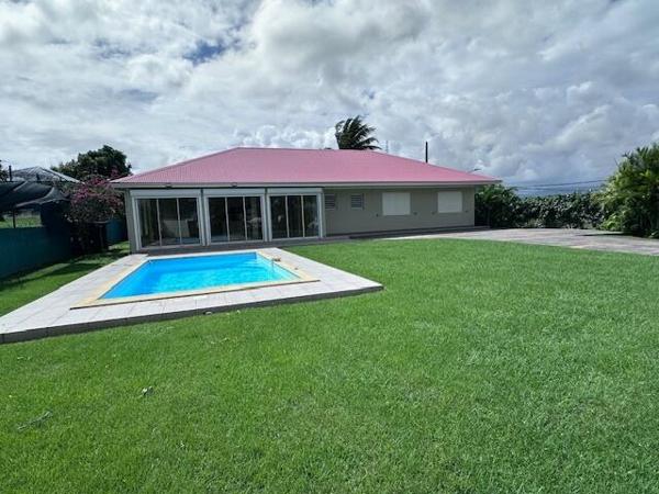 A VENDRE BELLE VILLA T5 AVEC PISCINE SUR 1250 M² DE TERRAIN DANS QUARTIER RESIDENTIEL A ARNOUVILLE ,PETIT-BOURG