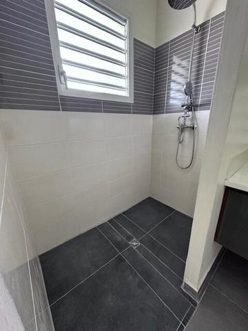 A VENDRE BELLE VILLA T5 AVEC PISCINE SUR 1250 M² DE TERRAIN DANS QUARTIER RESIDENTIEL A ARNOUVILLE ,PETIT-BOURG