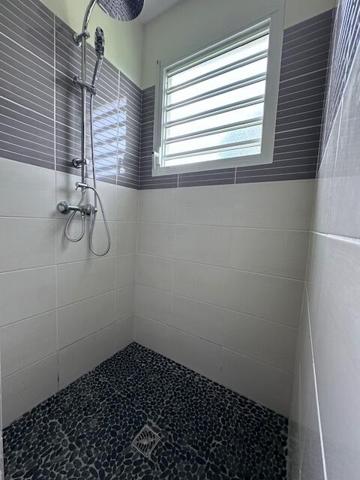 A VENDRE BELLE VILLA T5 AVEC PISCINE SUR 1250 M² DE TERRAIN DANS QUARTIER RESIDENTIEL A ARNOUVILLE ,PETIT-BOURG