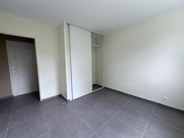 A VENDRE BELLE VILLA T5 AVEC PISCINE SUR 1250 M² DE TERRAIN DANS QUARTIER RESIDENTIEL A ARNOUVILLE ,PETIT-BOURG