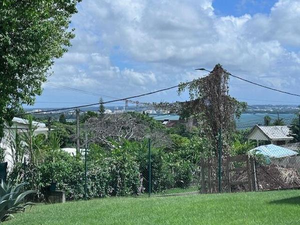 A VENDRE BELLE VILLA T5 AVEC PISCINE SUR 1250 M² DE TERRAIN DANS QUARTIER RESIDENTIEL A ARNOUVILLE ,PETIT-BOURG