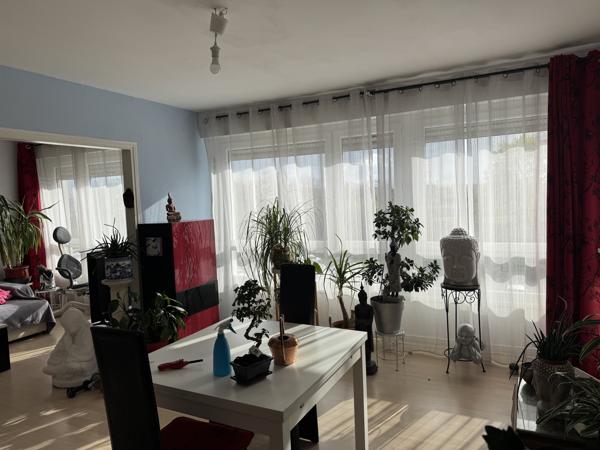 Appartement
         5 pièces
        - 80 m² 168 000 € *