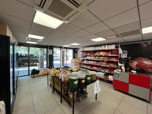 Fonds de commerce / boucherie - petite épicerie 98m2 environ secteur Moulin à Vent!