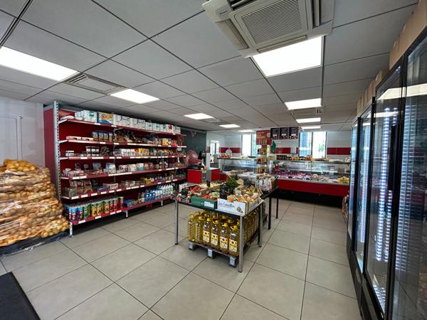 Fonds de commerce / boucherie - petite épicerie 98m2 environ secteur Moulin à Vent!
