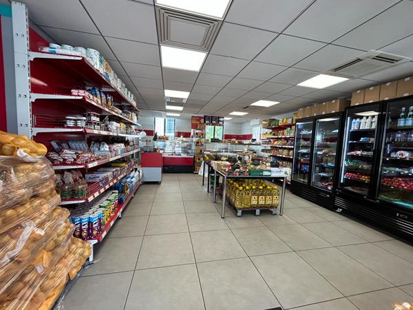 Fonds de commerce / boucherie - petite épicerie 98m2 environ secteur Moulin à Vent!