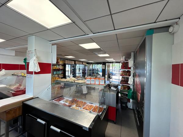 Fonds de commerce / boucherie - petite épicerie 98m2 environ secteur Moulin à Vent!