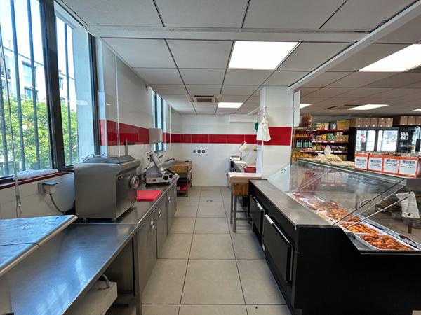 Fonds de commerce / boucherie - petite épicerie 98m2 environ secteur Moulin à Vent!