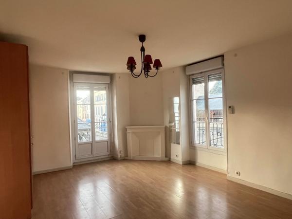 Bel appartement type F1 d'une superficie de 32,29m² idéalement situé au coeur du centre ville de Luzarches
