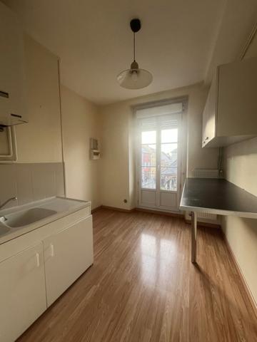 Bel appartement type F1 d'une superficie de 32,29m² idéalement situé au coeur du centre ville de Luzarches