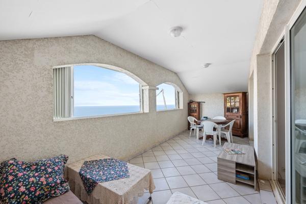 À VENDRE – VILLA D’EXCEPTION AVEC VUE PANORAMIQUE SUR MER ET PORT – SAINT-GILLES LES BAINS
