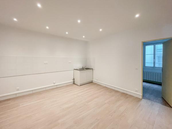 Paris 3ème - À LOUER - Grand 2 pièces de 80 m²