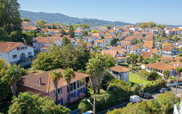 HENDAYE - CENTRE VILLE - Une maison singulière aux accents d'ailleurs