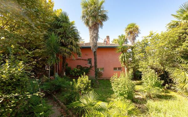 HENDAYE - CENTRE VILLE - Une maison singulière aux accents d'ailleurs