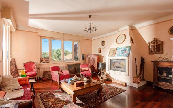 HENDAYE - CENTRE VILLE - Une maison singulière aux accents d'ailleurs