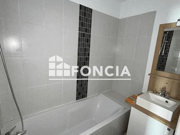 Location Appartement 3 pièces 63.1 m² - 2 QUAI DE L'YSER Saintes 17100