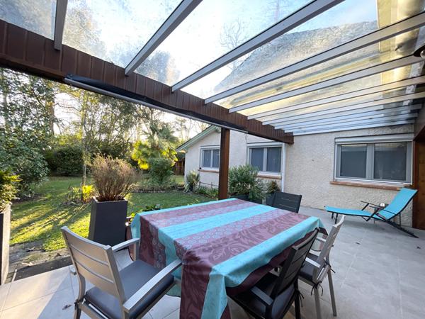 PESSAC-CAP DE BOS. Maison - 170m2 - 4 chambres - Cheminée - Garage - Parcelle 620m2