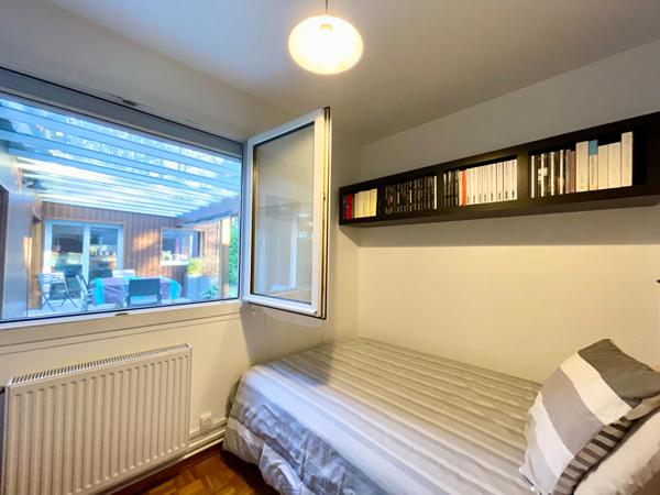 PESSAC-CAP DE BOS. Maison - 170m2 - 4 chambres - Cheminée - Garage - Parcelle 620m2