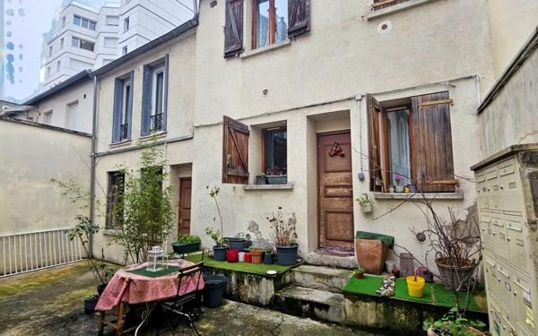 Immeuble à vendre    1 pièce • 350 m2 Paris 20