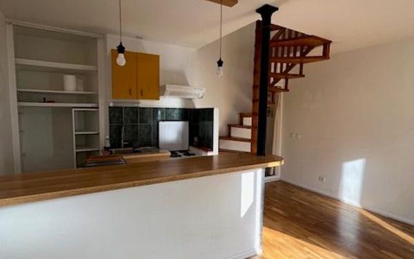 Immeuble à vendre    1 pièce • 350 m2 Paris 20