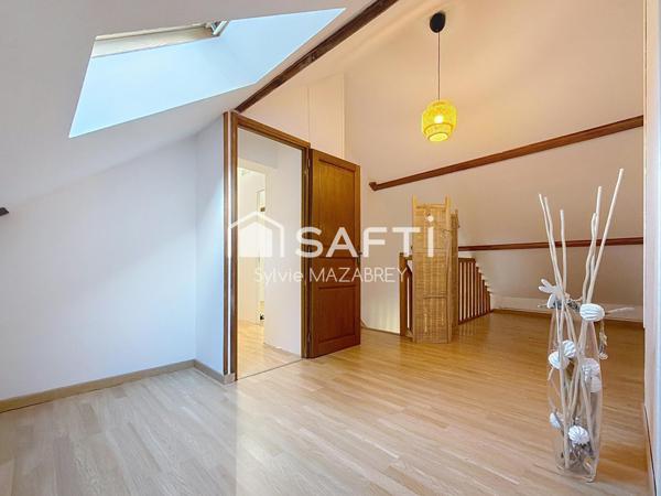 Maison familiale avec sous-sol total et beau potentiel d’évolution