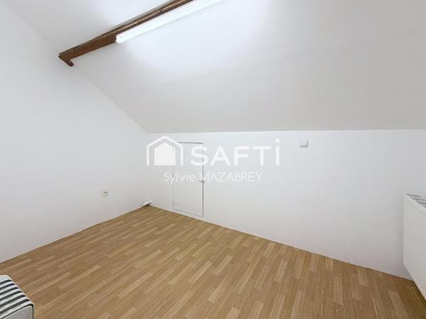 Maison familiale avec sous-sol total et beau potentiel d’évolution