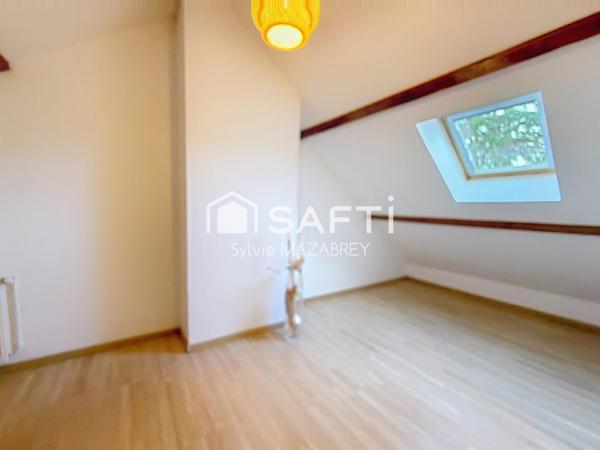 Maison familiale avec sous-sol total et beau potentiel d’évolution