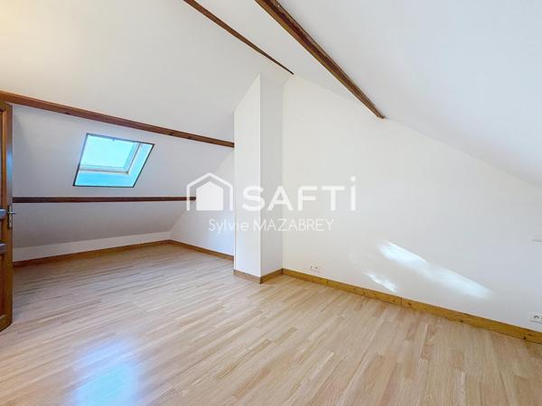 Maison familiale avec sous-sol total et beau potentiel d’évolution