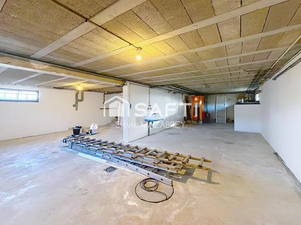 Maison familiale avec sous-sol total et beau potentiel d’évolution