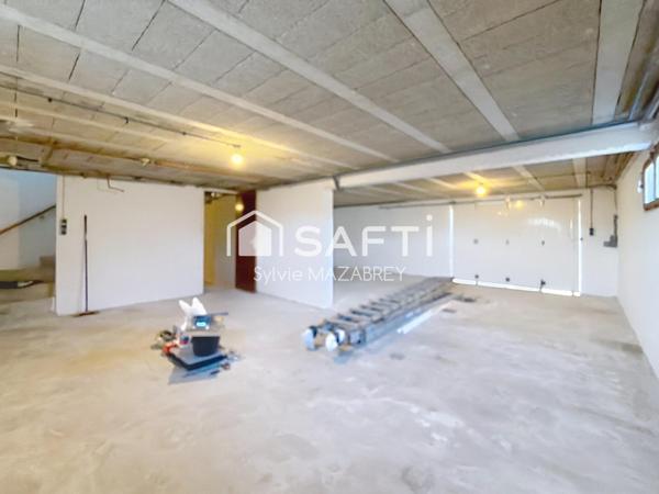 Maison familiale avec sous-sol total et beau potentiel d’évolution