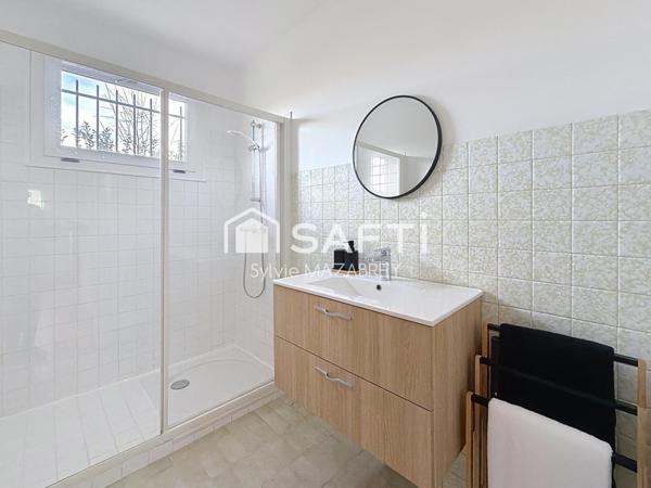 Maison familiale avec sous-sol total et beau potentiel d’évolution