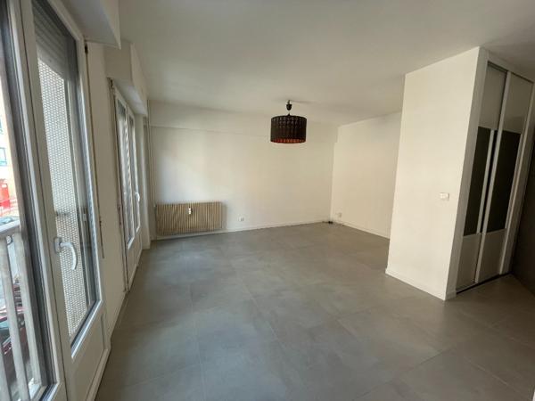 SEH-JM63 - Lille Solférino - T1 de 29,16m² - Parking