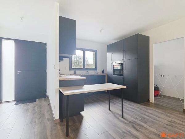 Maison moderne de plain-pied 2025 avec jardin