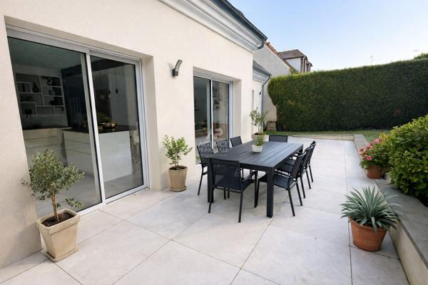 Maison - Le Mesnil Le Roi €950 000 ** - Référence 4627