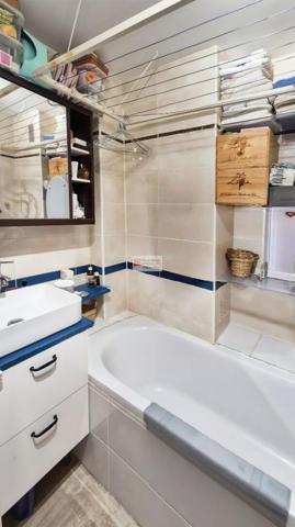 Appartement  4 pièces  bon état  67 m2  loggia  L'Epi d'Or à Saint Cyr L Ecole