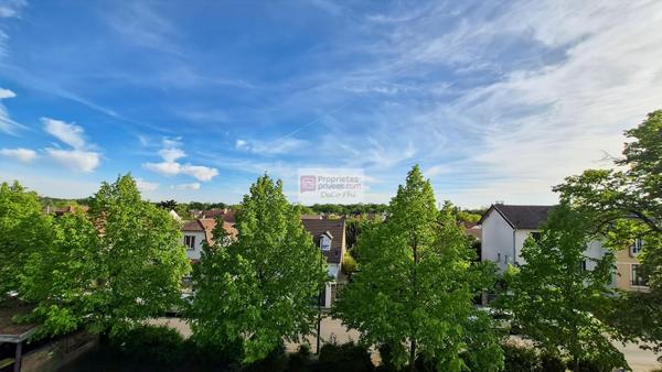 Appartement  4 pièces  bon état  67 m2  loggia  L'Epi d'Or à Saint Cyr L Ecole