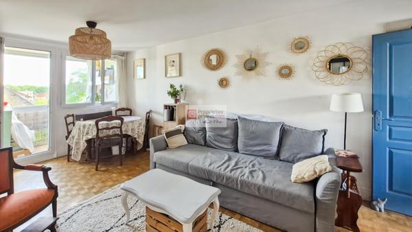 Appartement  4 pièces  bon état  67 m2  loggia  L'Epi d'Or à Saint Cyr L Ecole