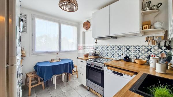 Appartement  4 pièces  bon état  67 m2  loggia  L'Epi d'Or à Saint Cyr L Ecole