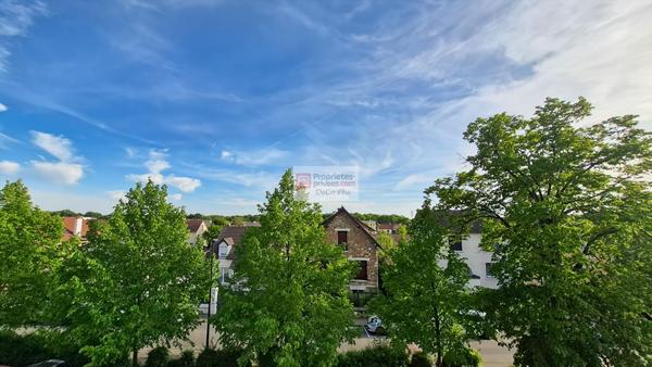 Appartement  4 pièces  bon état  67 m2  loggia  L'Epi d'Or à Saint Cyr L Ecole
