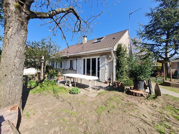 Maison  6 pièces 4 chambres environ 148.44 m2