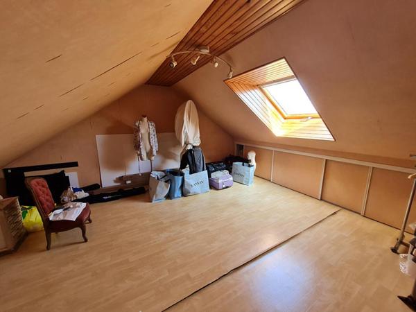 Maison  6 pièces 4 chambres environ 148.44 m2