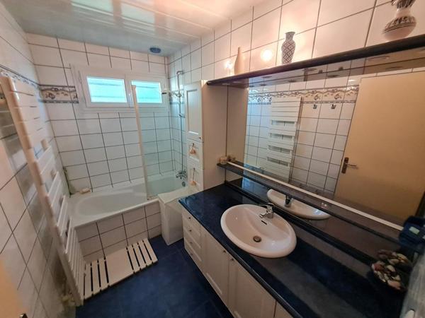 Maison  6 pièces 4 chambres environ 148.44 m2