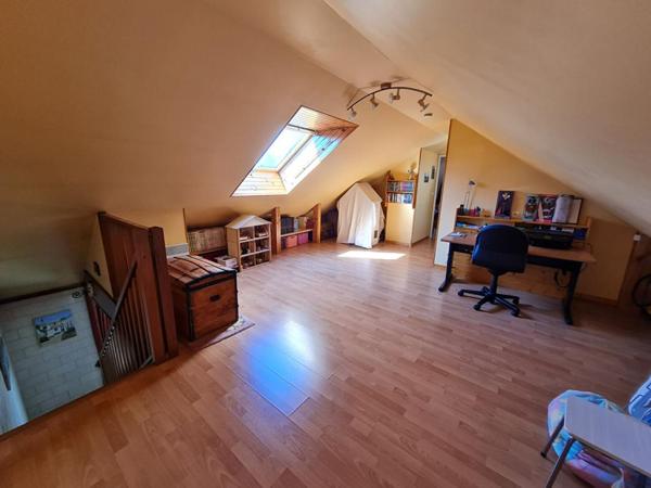 Maison  6 pièces 4 chambres environ 148.44 m2