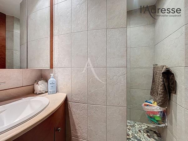 L'Adresse Immobilier - Élégant 3 pièces lumineux de 67 m² - Parking et cave